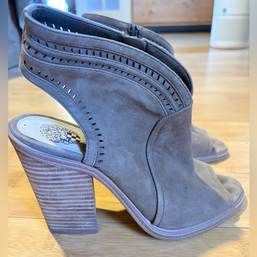 Vince Camuto Green/Brown Suede Sandals